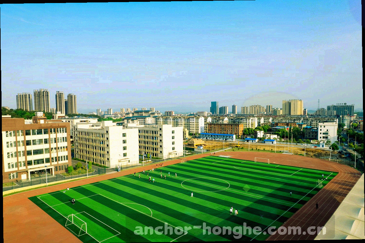 几何化的客户端界面构成，深色面板配橙色高亮条，示意版本切换与栏目列表